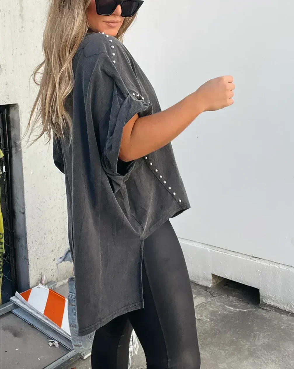 Josefine - Oversized-Oberteil mit Nietenverzierung